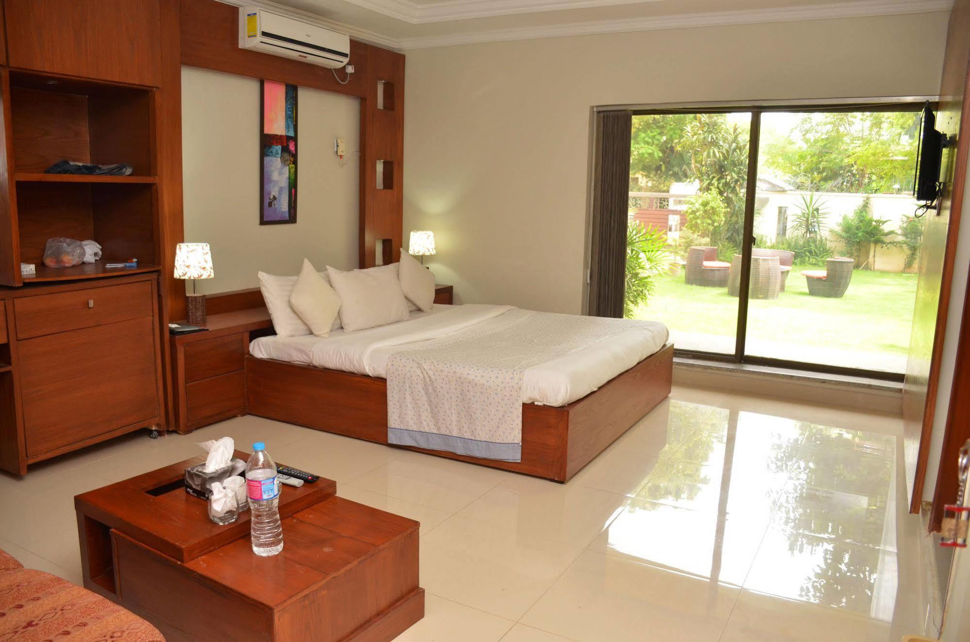 Gofas Lodge Islamabad Bagian luar foto