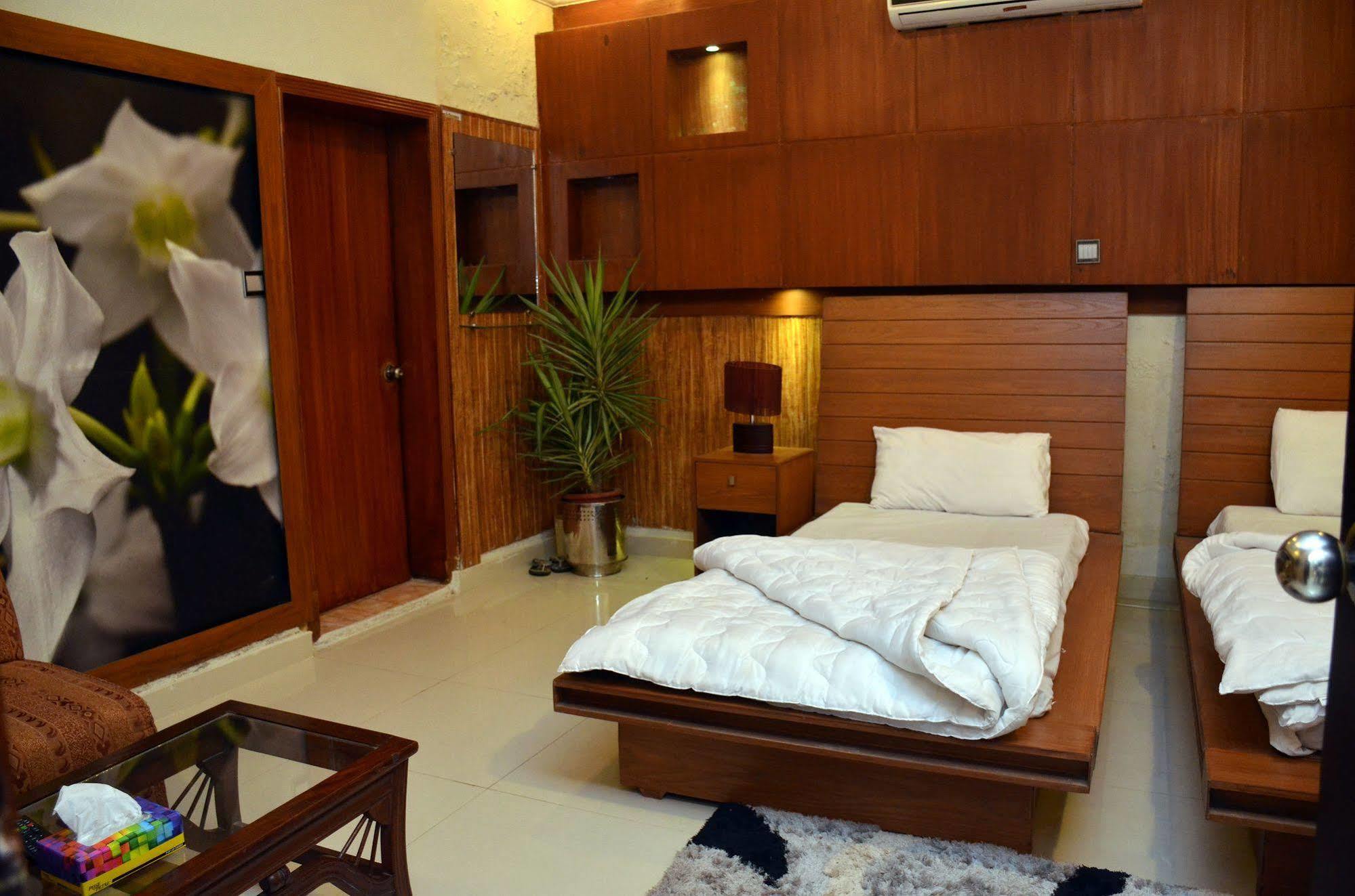 Gofas Lodge Islamabad Bagian luar foto