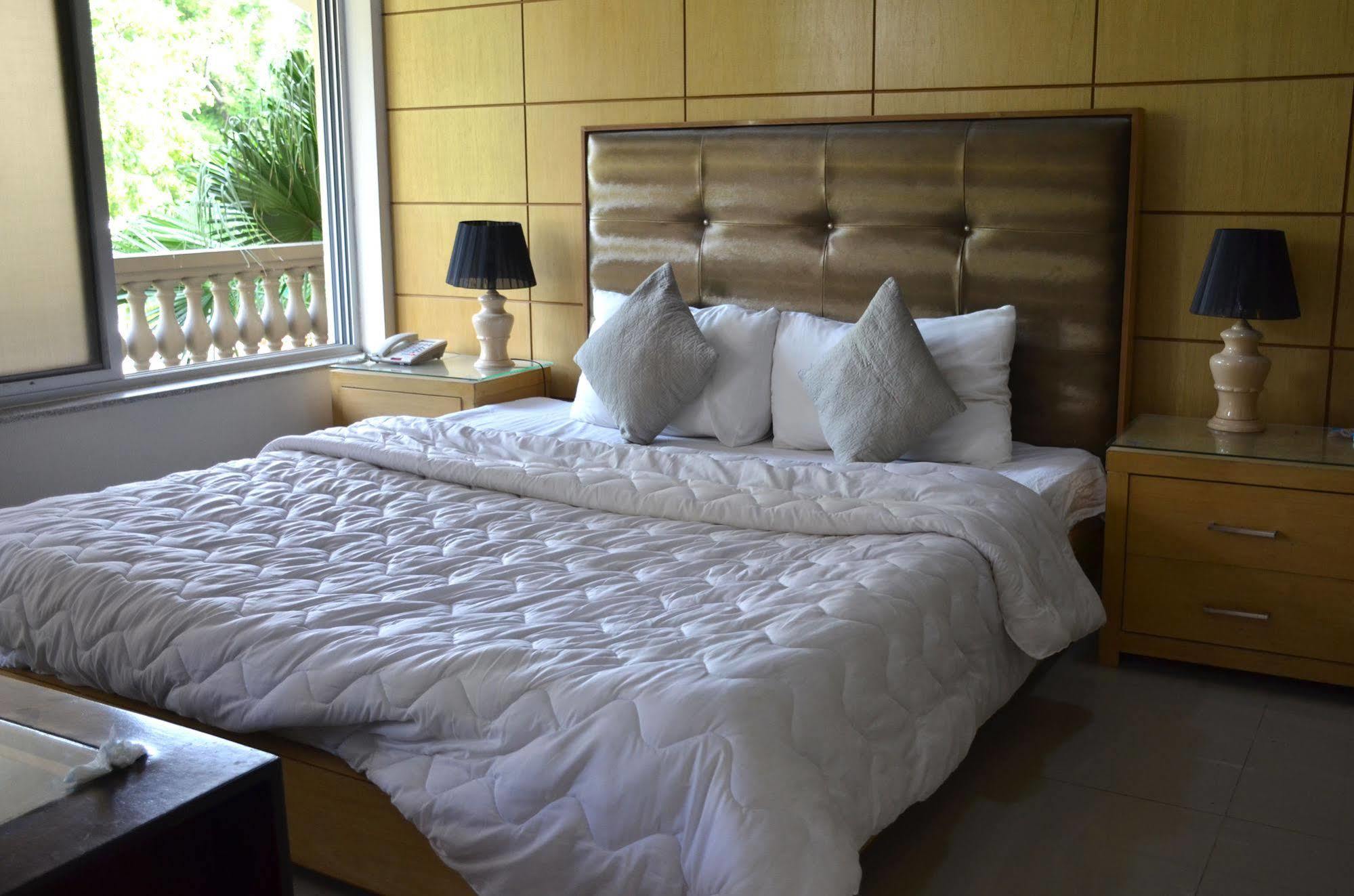 Gofas Lodge Islamabad Bagian luar foto