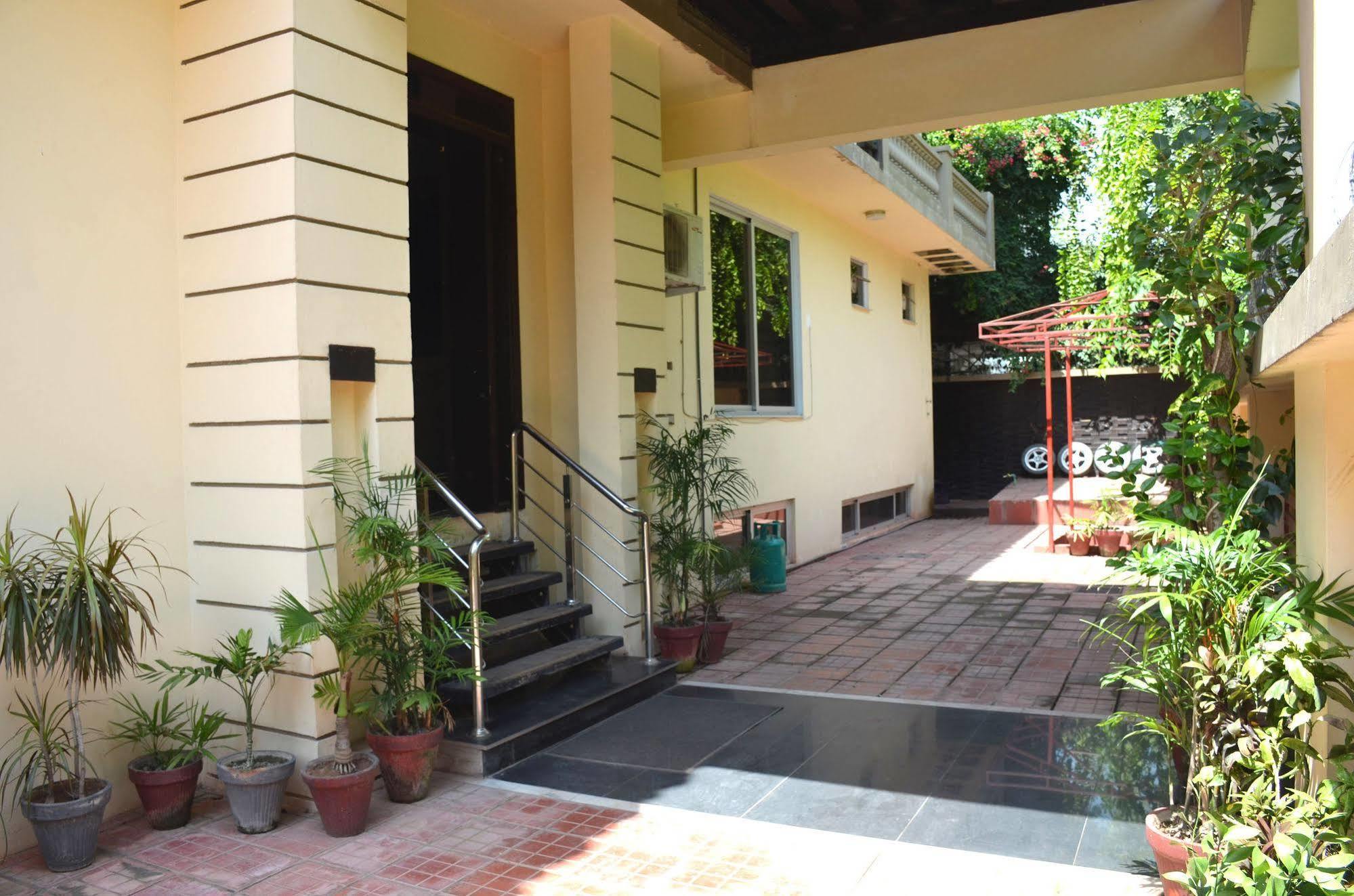 Gofas Lodge Islamabad Bagian luar foto