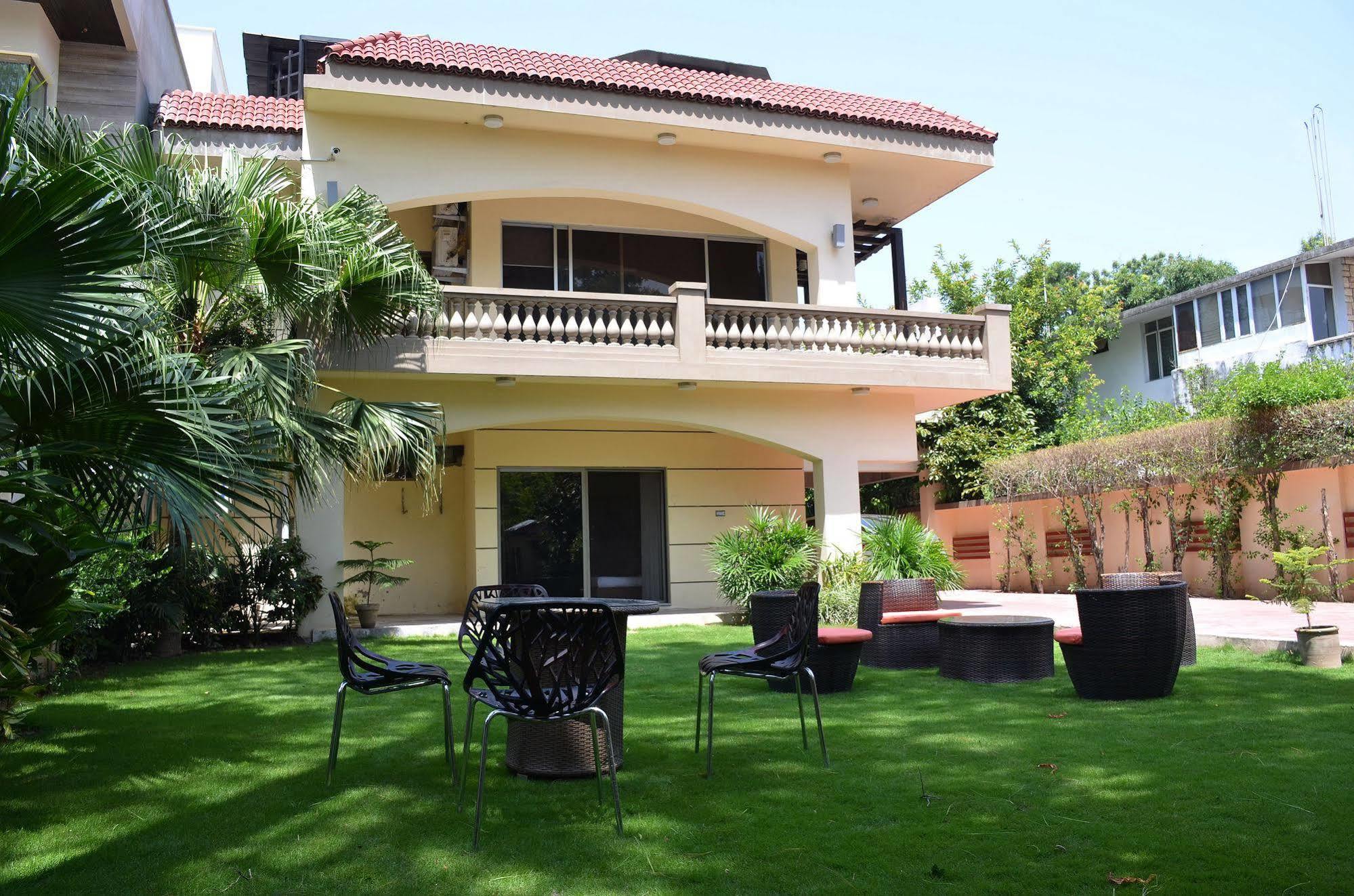 Gofas Lodge Islamabad Bagian luar foto